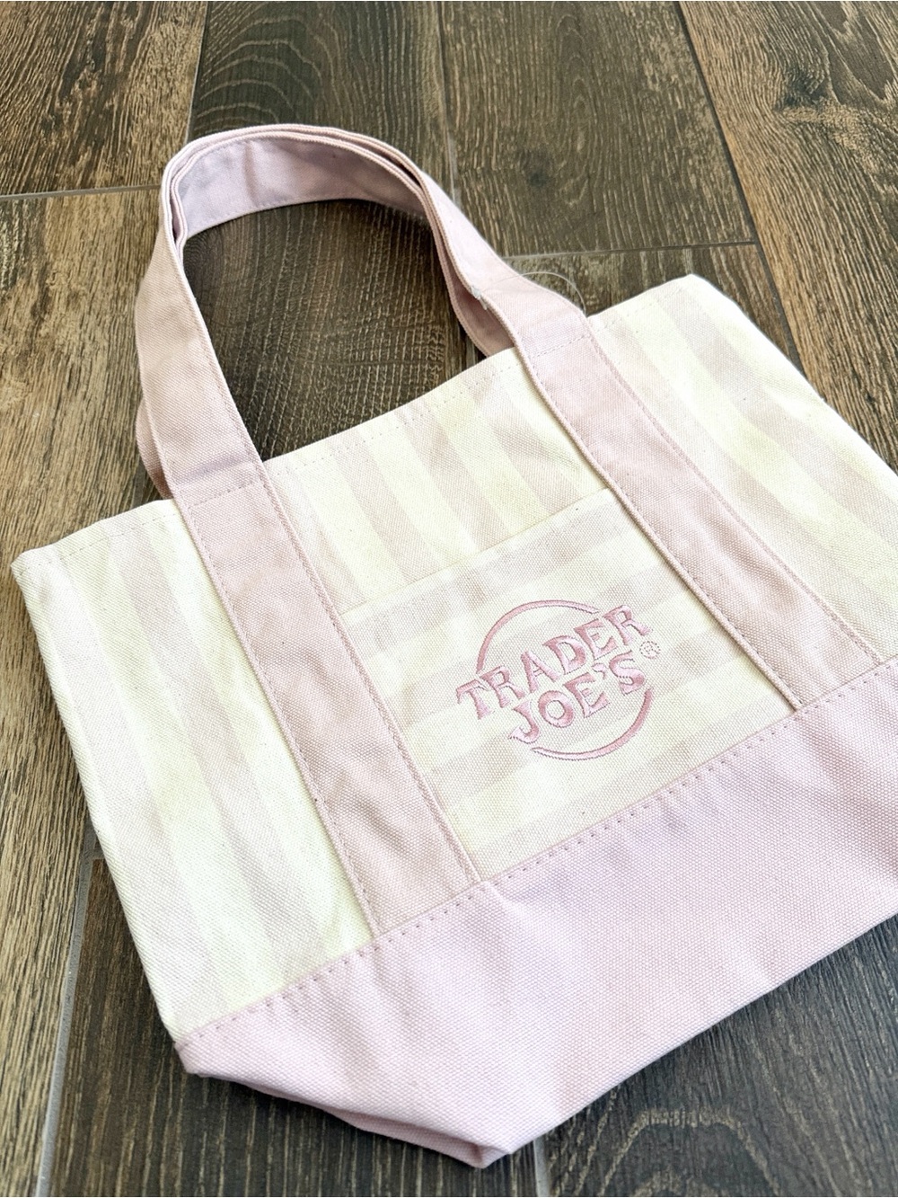 Trader Joe’s Limited Edition Pale Pink Mini Stripe Tote—Summer 2026 Collector - Picture 3 of 8